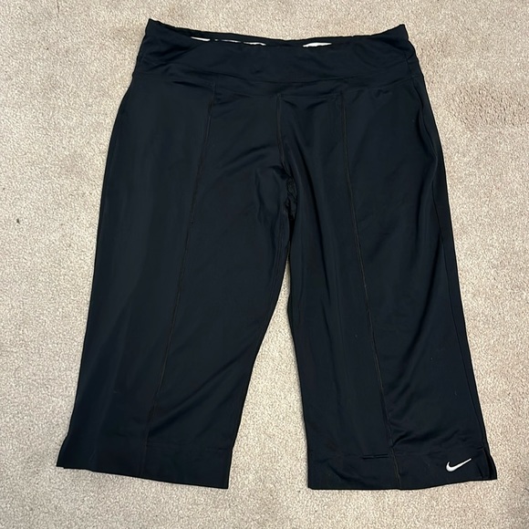 Nike Dri Fit Loose Leg Capris - Picture 1 of 5
